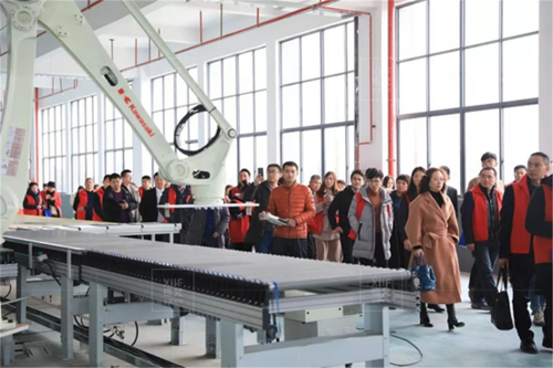 消费者参观xiif禧梵全屋定制4层现代化新工厂5,与scm公司签约合作